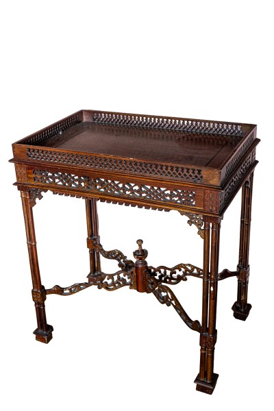 Stolik konsolowy z galeryjką ażurową, XIX w. Chinoise Francja (?)